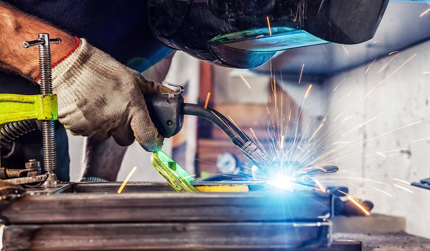 Flame-resistant protective clothing for welding