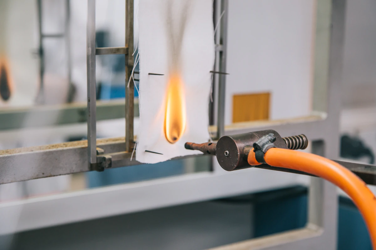 Laboratory flame test for technical fabrics